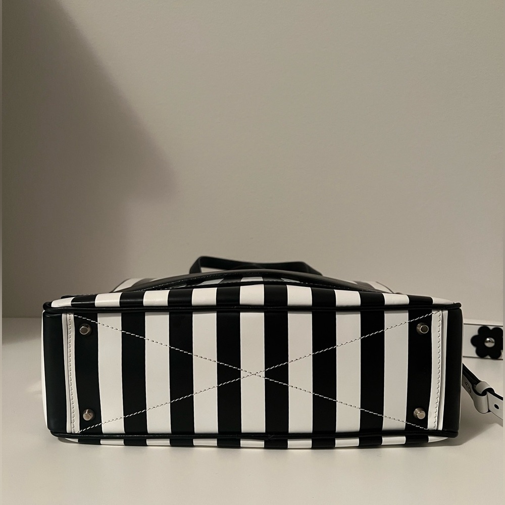 Marc Jacobs Black and White Crossbody Bag - Picture 7 of 10